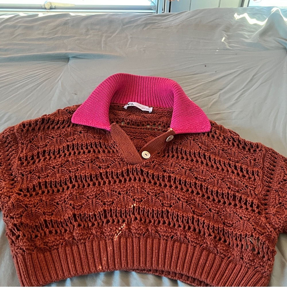 Knitted cropped shirt